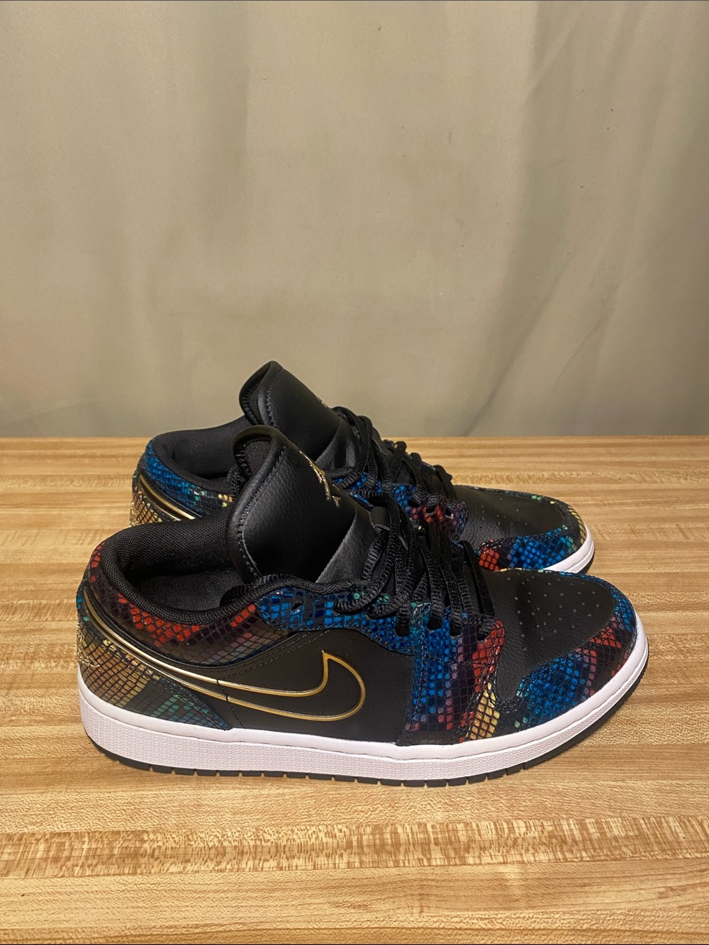 Nike Air Jordan 1 Low Muti Snakeskin Shoes Women’s 10/ Mens 8.5